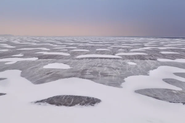 Kar ve Rüzgar doku dondurulmuş IJsselmeer Gölü — Stok fotoğraf