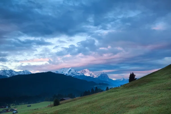 Soluppgång i bayerska Alperna — Stockfoto