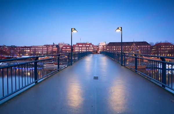 Vista sulla città Brema dal ponte al tramonto — Foto Stock