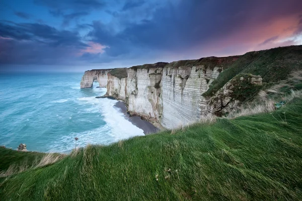 Rainy sunrise over cliffs in Atlantic ocean — Stock Photo, Image