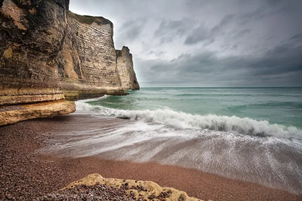 Havets vågor på alabaster kusten — Stockfoto