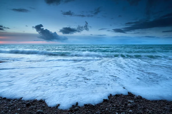 Pobřeží Atlantského oceánu v soumraku — Stock fotografie