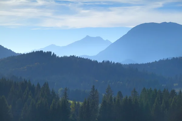 Cordillera de Karwendel en niebla brumosa — Foto de Stock