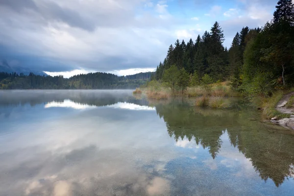 Alpejskie jezioro barmsee — Zdjęcie stockowe