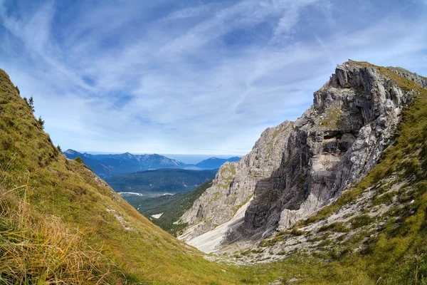 Rochers sur la chaîne de montagnes Karwendel — Photo