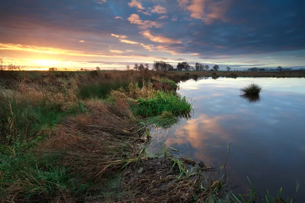 Sunrise over river — Stock Photo, Image