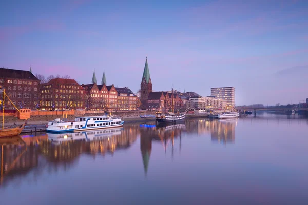 Bremen ciudad por río al atardecer — Foto de Stock