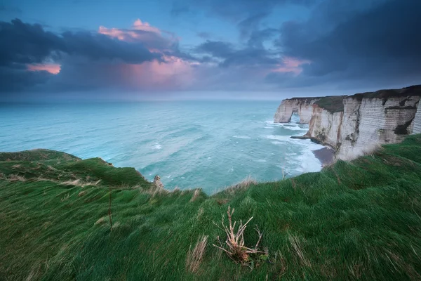 Stormy sunrise over cliffs in Atlantic ocean — Stock Photo, Image