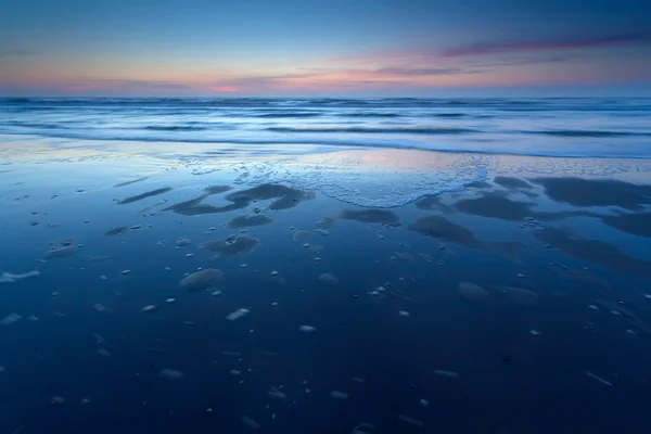 Puesta de sol sobre la costa del mar del Norte en marea baja —  Fotos de Stock
