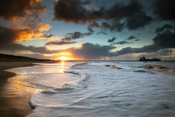 Bella Alba Drammatica Sulla Spiaggia Del Mare Del Nord Olanda — Foto Stock