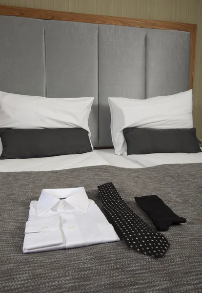 Bed in a hotel room — Stock Photo, Image