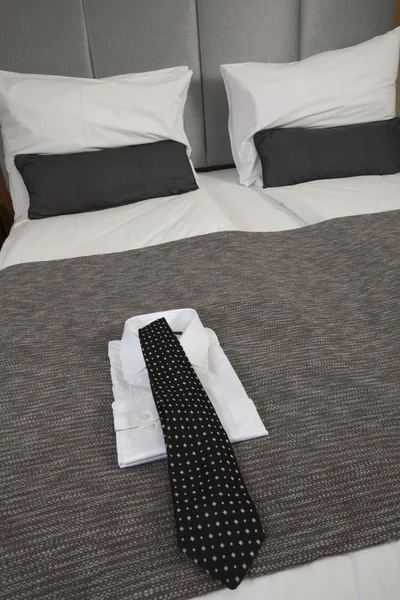 Bed in a hotel room — Stock Photo, Image