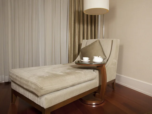 Bed in a hotel room — Stock Photo, Image