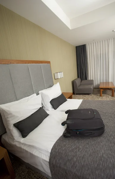 Bed in a hotel room — Stock Photo, Image