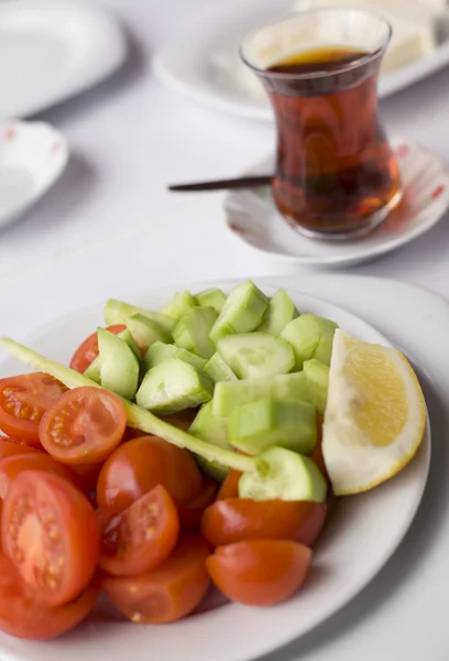 Cerca de platos clásicos de comida de desayuno de estilo turco — Foto de Stock