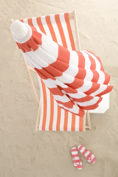 Cadeira de praia na areia — Fotografia de Stock