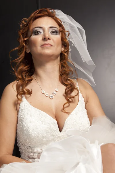 Retrato de noiva bonita. Vestido de casamento — Fotografia de Stock