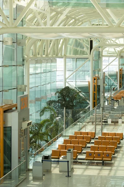 Sala de espera con asientos en el aeropuerto — Foto de Stock