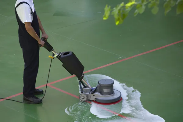 Makine ile zemin temizleme