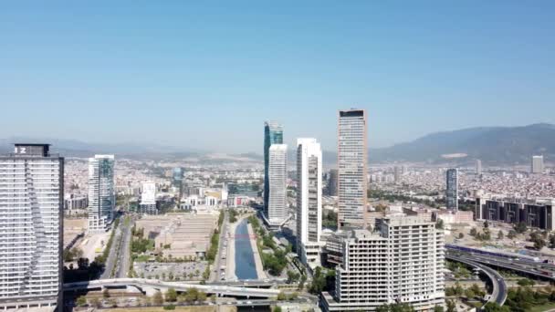 Smirne, Turchia - 17 08 2021: Veduta dello skyline di Smirne. È la terza città più popolosa — Video Stock