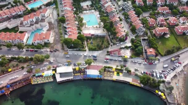 Vista del pequeño pueblo cerca del mar Egeo Urla, Izmir, Turquía — Vídeos de Stock