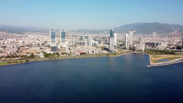 Izmir, Turquía - 17 08 2021: Vista del horizonte de Izmir. Es la tercera ciudad más poblada — Vídeos de Stock