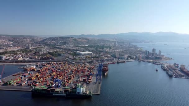 İzmir limanı ve Ege Denizi 'nin havadan görüntüsü. — Stok video