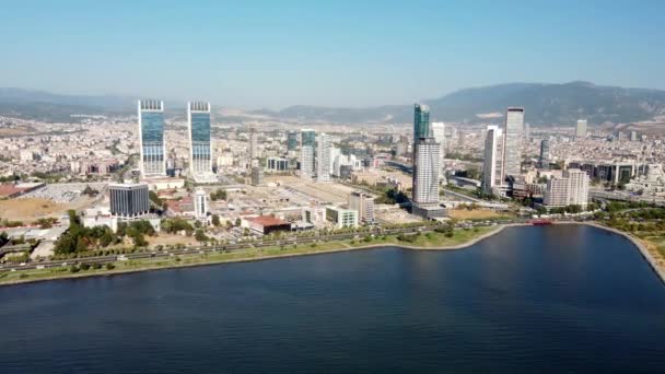 Σμύρνη, Τουρκία - 17 08 2021: Άποψη του ορίζοντα της Σμύρνης. Είναι η τρίτη πολυπληθέστερη πόλη. — Αρχείο Βίντεο