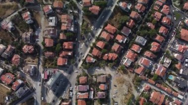  Ege Denizi yakınlarındaki küçük köy manzarası Urla, İzmir, Türkiye