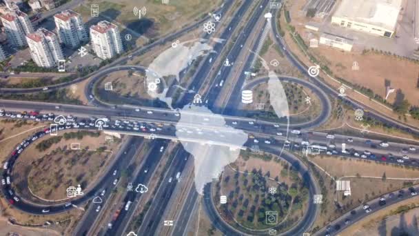 Vista aérea de la autopista moderna y varios gráficos. Concepto transporte y tecnología. Sistemas de transporte inteligentes. Movilidad como servicio. — Vídeos de Stock