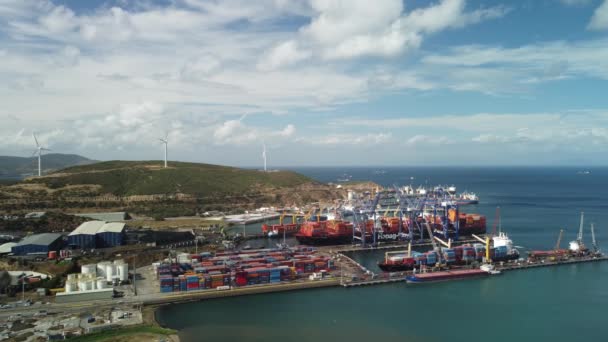 Containeranleger im Hafen Aliaga Izmir Türkei 03.09.2021 — Stockvideo
