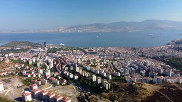 近代的な都市の空の景色.izmirトルコ — ストック動画