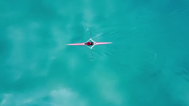 Aerial drone birds eye view vídeo of sport canoe operated by young man — Vídeo de Stock