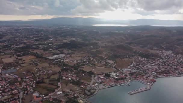 トルコ、イズミルのエーゲ海ウラ近くの小さな村の眺め — ストック動画