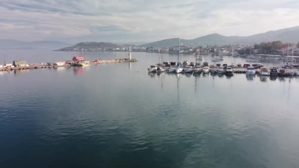 Θέα από μια μικρή πόλη της θάλασσας Urla Cesmealti izmir — Αρχείο Βίντεο