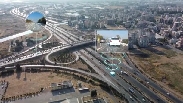 Vista aérea de cima para baixo: Automóvel autônomo que se move através da cidade, ultrapassando outros veículos. Conceito de visualização de varredura animada: Inteligência artificial digitaliza e analisa a estrada à frente — Vídeo de Stock