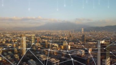 Bağlantıları olan İzmir Skyline 'ın hava görüntüsü. Teknoloji-Fütürist. Finans bölgesinin yüksek teknolojili görüntüsü bir ağ üzerinden birbirine bağlı. Nesnelerin İnterneti. Yapay zeka.
