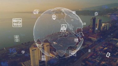 Akıllı şehirde küresel bağlantı ve internet ağı modernizasyonu. Gelecekteki 5G kablosuz dijital bağlantı ve sosyal medya ağı kavramı .