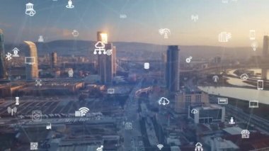 Akıllı şehir ve iletişim ağı konsepti. Dijital dönüşüm. Bazı şeylerin interneti. ICT Bilgi İletişim Teknolojisi.
