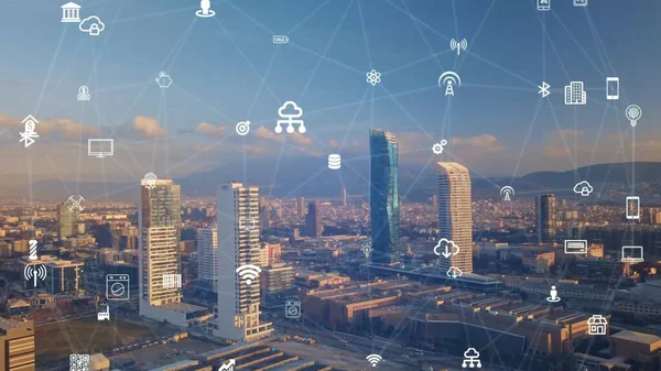 Akıllı şehirde küresel bağlantı ve internet ağı modernizasyonu. Gelecekteki 5G kablosuz dijital bağlantı ve sosyal medya ağı kavramı . — Stok fotoğraf