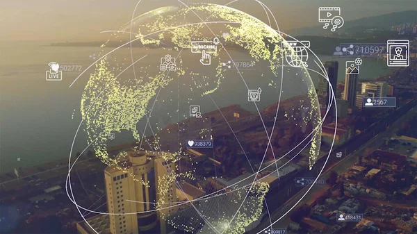 Globální připojení a modernizace internetové sítě v chytrém městě. Koncepce budoucího bezdrátového digitálního připojení 5G a sociálních sítí . — Stock fotografie