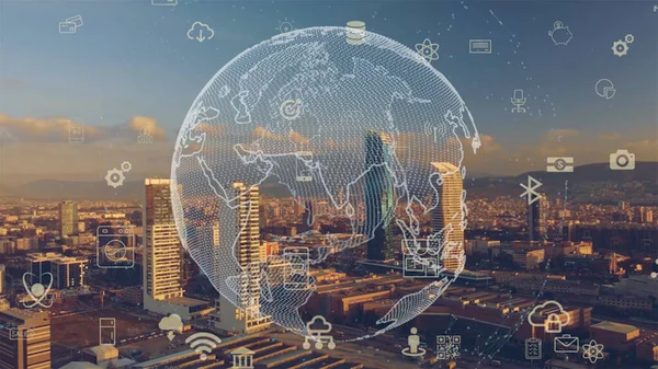 Globalne połączenie i modernizacja sieci internetowej w inteligentnym mieście. Koncepcja przyszłego bezprzewodowego połączenia cyfrowego 5G i sieci mediów społecznościowych . — Zdjęcie stockowe