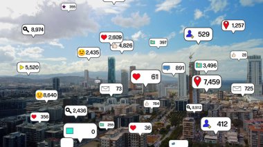 Sosyal medya simgeleri, sosyal ağ uygulama platformu üzerinden insanların bağlandığını gösteriyor. Çevrimiçi toplum ve sosyal medya pazarlama stratejisi kavramı .