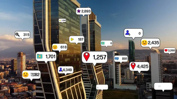 Sosyal medya simgeleri, sosyal ağ uygulama platformu üzerinden insanların bağlandığını gösteriyor. Çevrimiçi toplum ve sosyal medya pazarlama stratejisi kavramı .