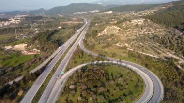Karayolu yükü hava görünümünü. Yol kavşağı. Drone görüntüleri