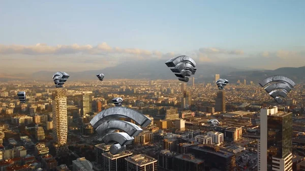 Havacılık şehri 5G ile bağlandı. Kablosuz ağ, mobil teknoloji konsepti, veri iletişimi, bulut hesaplama, yapay zeka, internet gibi şeyler. İzmir City silueti. Gelecekçi şehir