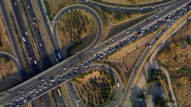 高速道路の空中ビューと都市の陸橋 高品質4K映像 — ストック動画