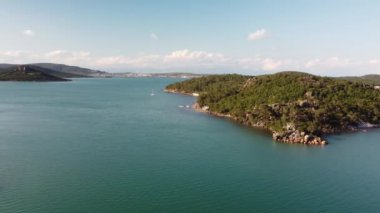 Balikesir Ayvalik ve Cunda adasının hava manzarası. Yüksek kalite 4k görüntü