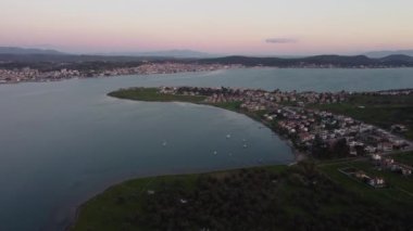 Balikesir Ayvalik ve Cunda adasının hava manzarası. Yüksek kalite 4k görüntü