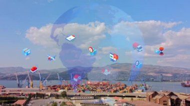 Birçok kargo konteynırı sırasıyla ithalat ihracat portu üzerinde lojistik iş veya ulaşım kavramı. Yüksek kalite 4k görüntü